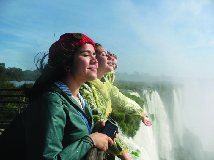 ARGENTINA - BUENOS AIRES - Students at Iguazú Falls 2