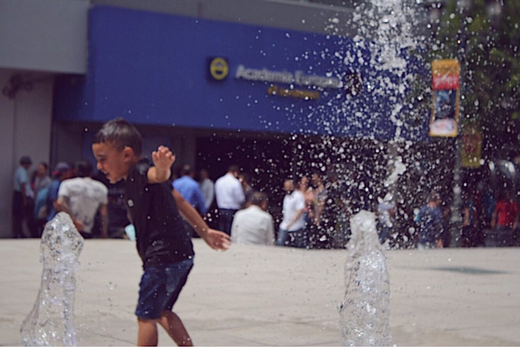 Young boy plays in fountain in El Centro de San José