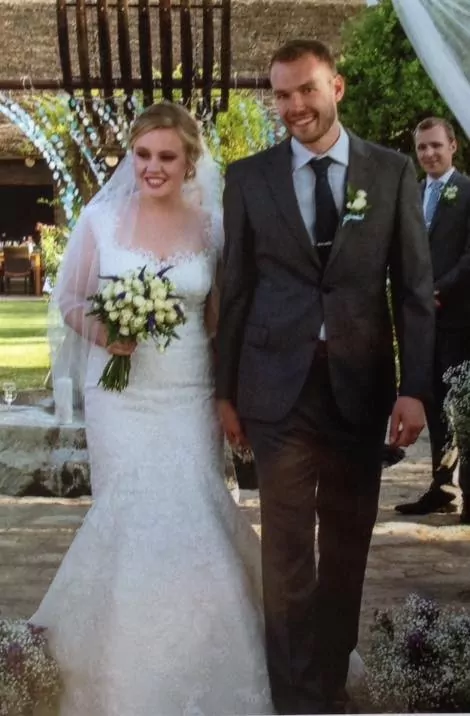 API Barcelona alum Sarah Moss & husband on their wedding day