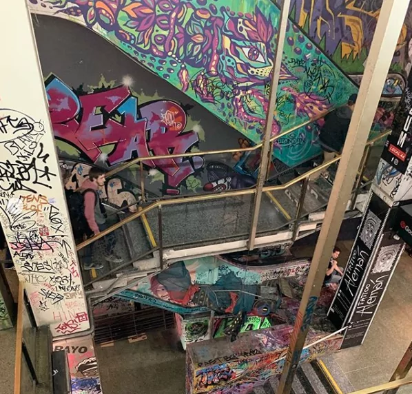 Graffiti on wall of Subte in Buenos Aires