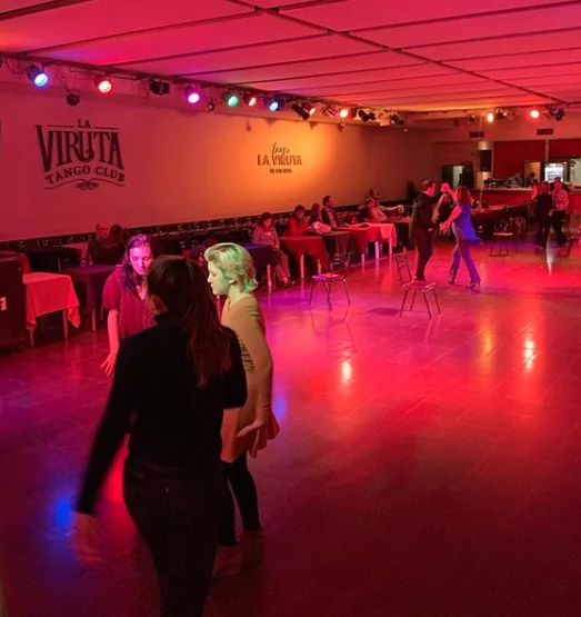 API Abroad students at tango class